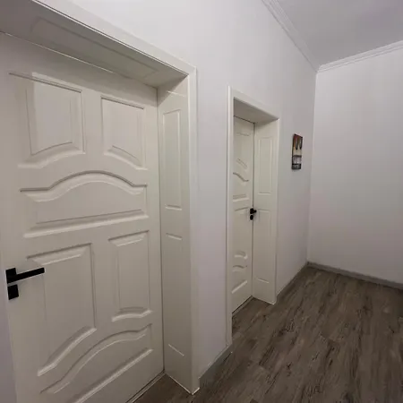 Tirana Leasing&rentals 아파트 *